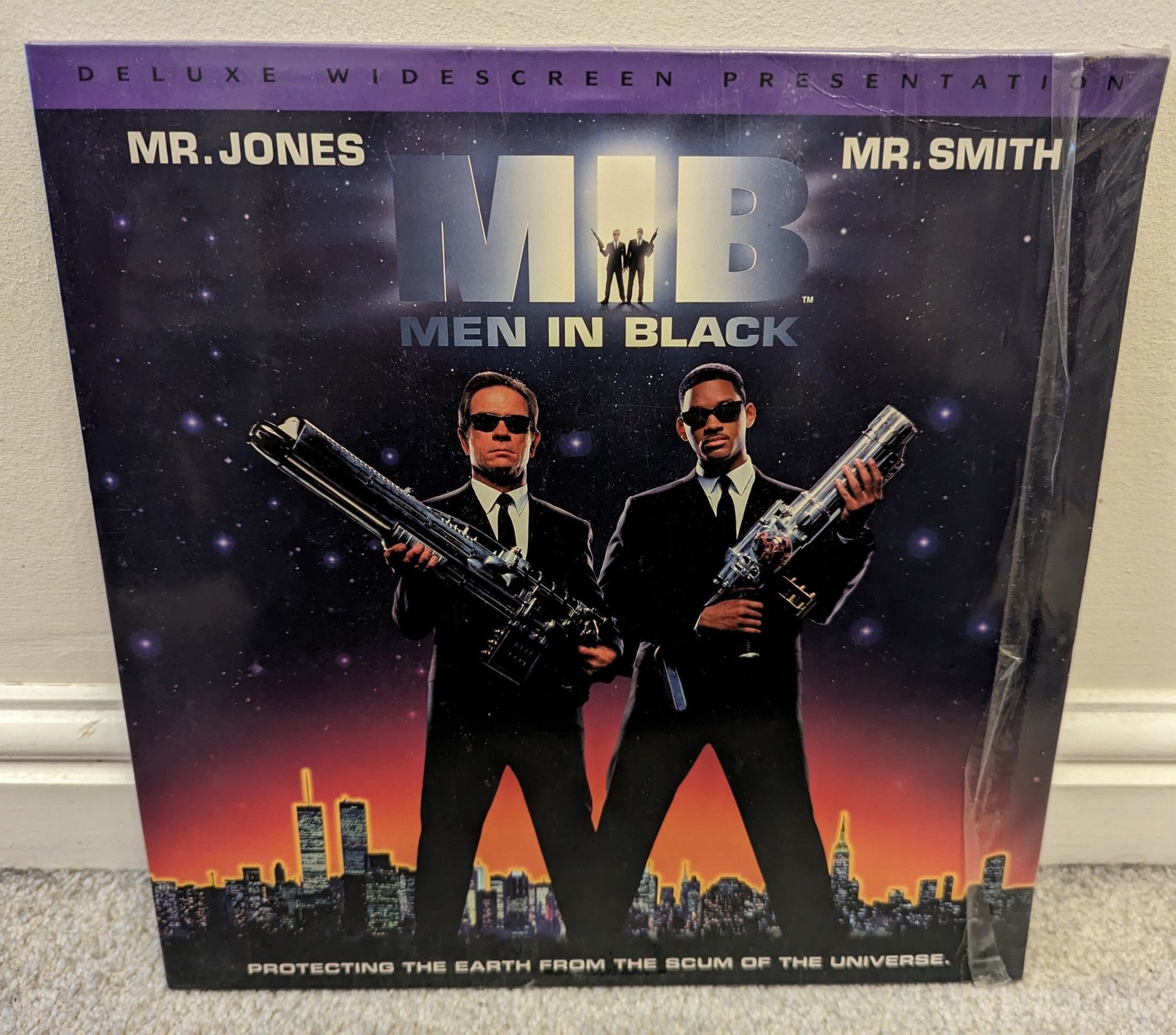 Men In Black (1997) Laserdisc NTSC - Flippin Retro Video Shop